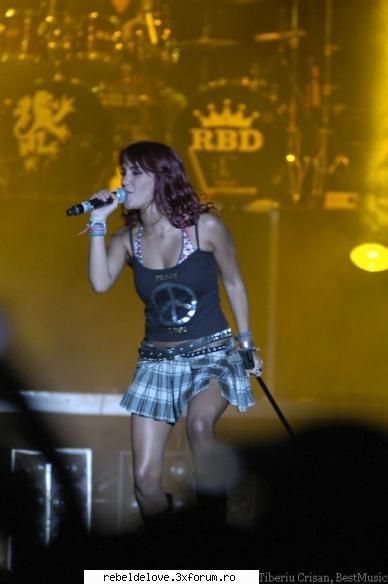 tot dulce..... :)  :)  :)  :) love ya!!!!!! poze concert romania